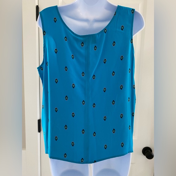 Silk Lore By Beth Terrell 2 Piece Top. 
Size M.
Tank And Button Down. - Picture 2 of 6